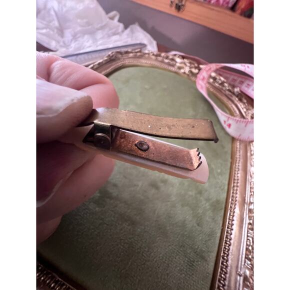 1930s Vintage Lucite Garment Clamp – Carved Deco Lingerie Accessory – 2.5” Clip - Picture 4 of 8